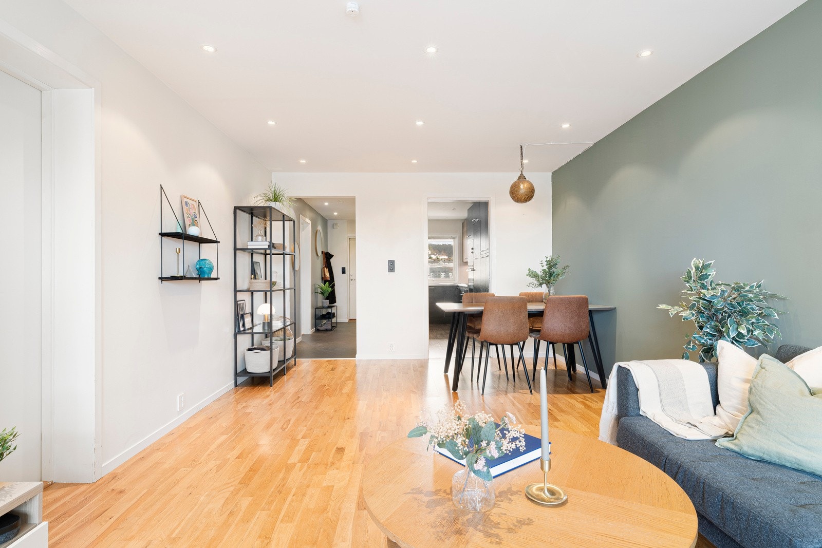 Stuen måles til 21,5 kvm! Galleribilde