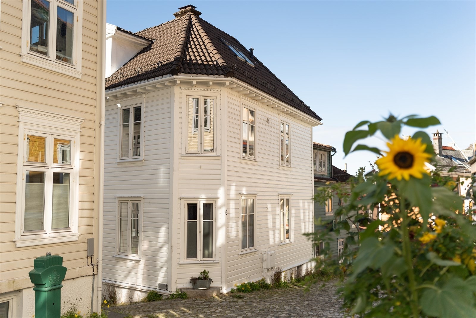 W Eiendomsmegling ved Arve Tveit har gleden av å presentere denne godbiten i Nedre Stølen 6. Foto: Lise Skarstein Jakobsen og Trond Erik Brekke Mood Foto. Galleribilde