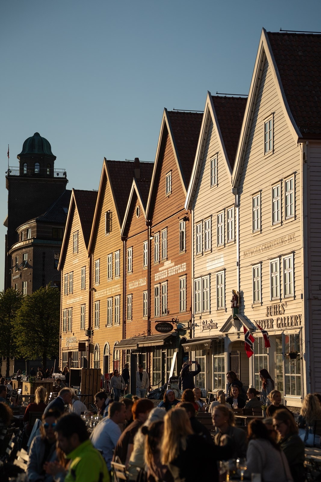 Fra boligen tar det under 5 minutter å gå til Bryggen i Bergen som er ett av Norges åtte steder på UNESCOs verdensarvlisten. Galleribilde