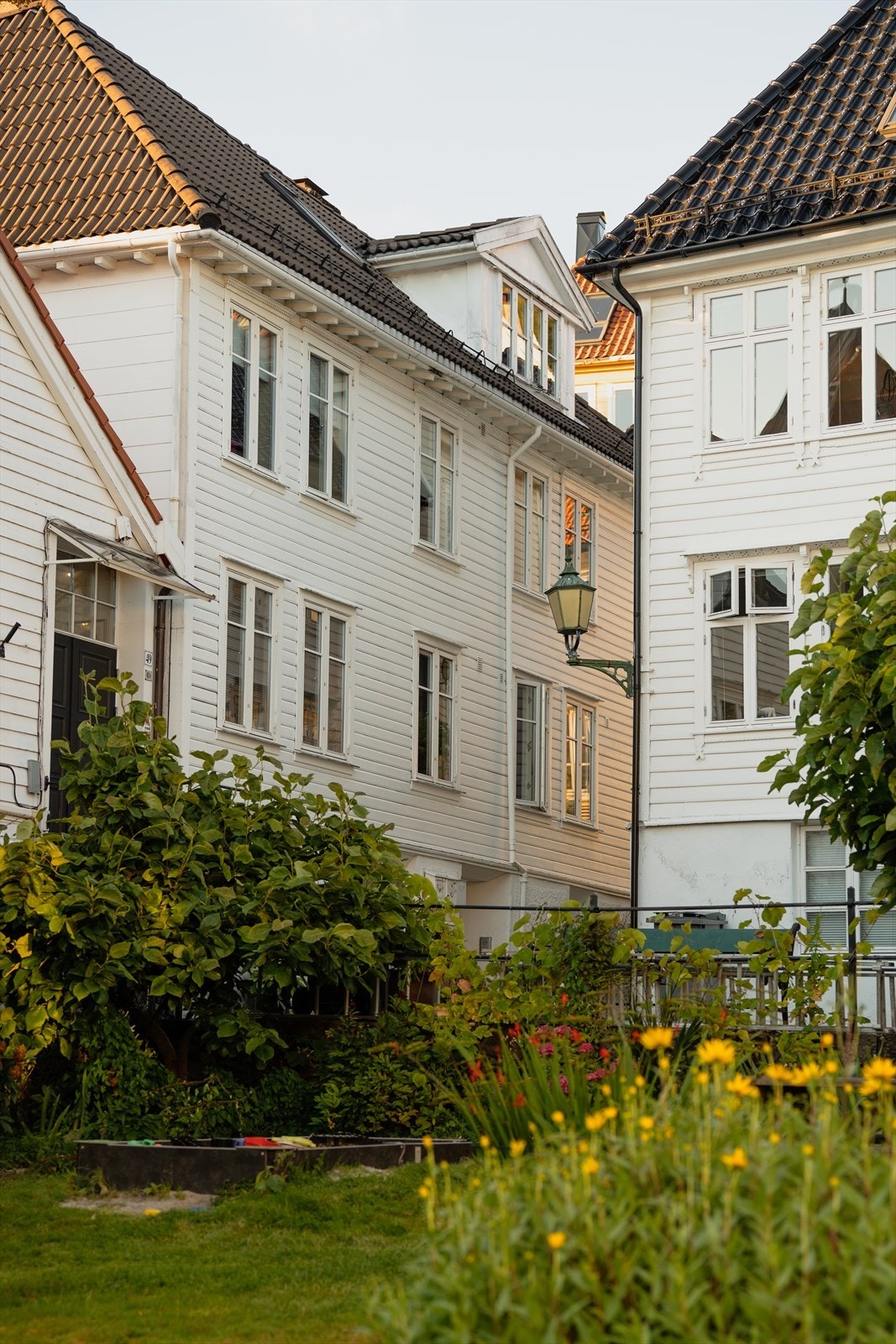 At Nedre Stølen og Sandviken er ett av byens mest populære boligområder er ikke vanskelig å forstå. Her får man et innholdsrikt nabolag med flere nærbutikker, gode bussforbindelser, nabolagskafeer og rekreasjonsmuligheter. Galleribilde