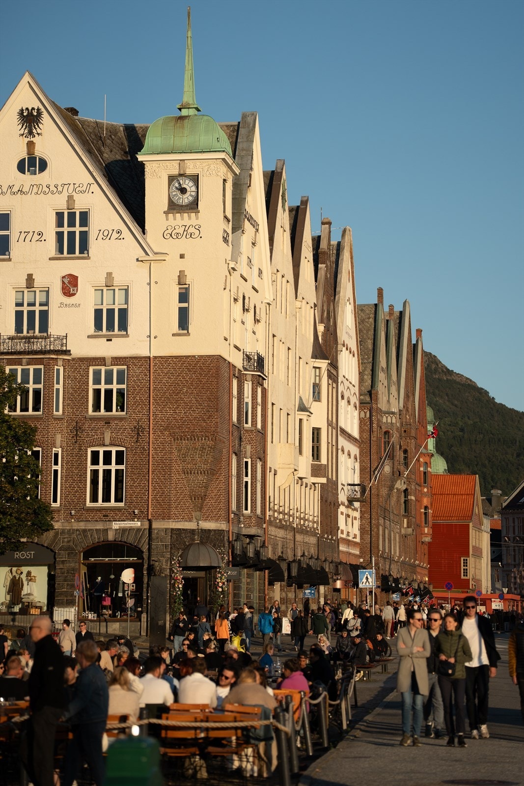 Her kan man nyte flotte sommerdager på et av de mange utestedene med uteservering. Galleribilde