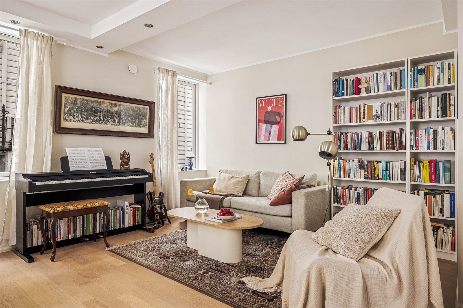 I stuen har man god plass til å invitere både venner og famile til koselige sammenkomster. Galleribilde