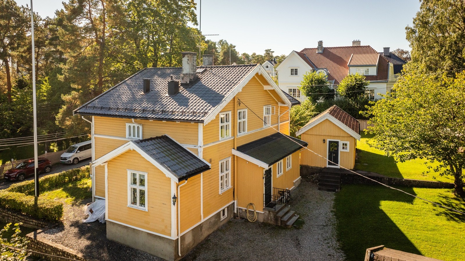 Villaen er tegnet av den anerkjente arkitekten Ove Ekman, som har tegnet et mangfold av boliger på Bygdøy og Oslo vest. Galleribilde