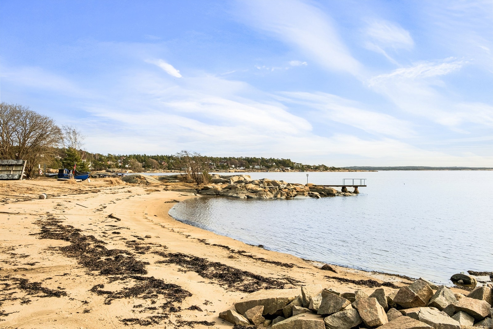 Stranden på Stensvik er langgrunn og svært barnevennlig. Galleribilde