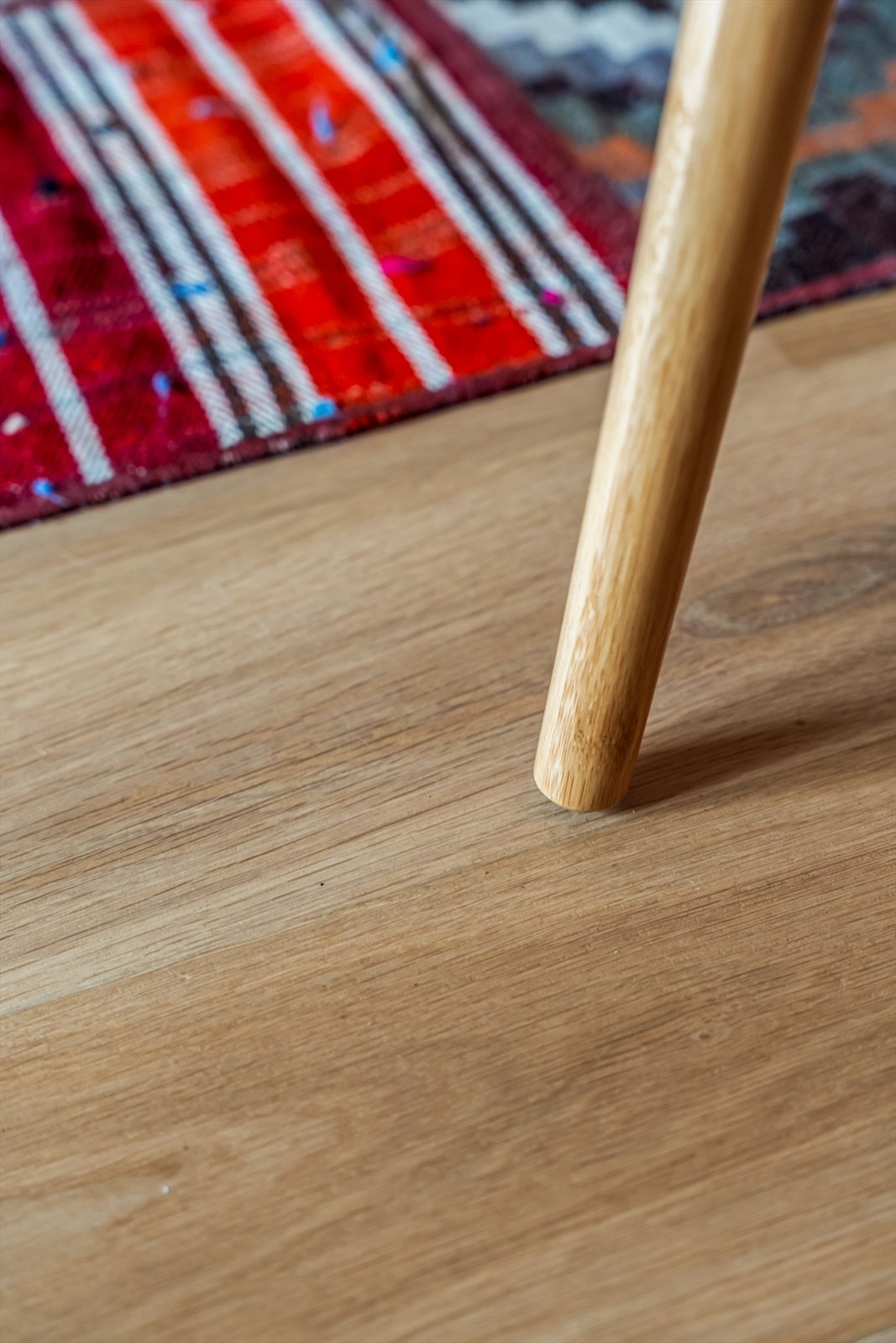 Videre byr leiligheten på appstyrte panelovner fra 2022 og parkettgulv som ble slipt og lakkert i 2023. Galleribilde