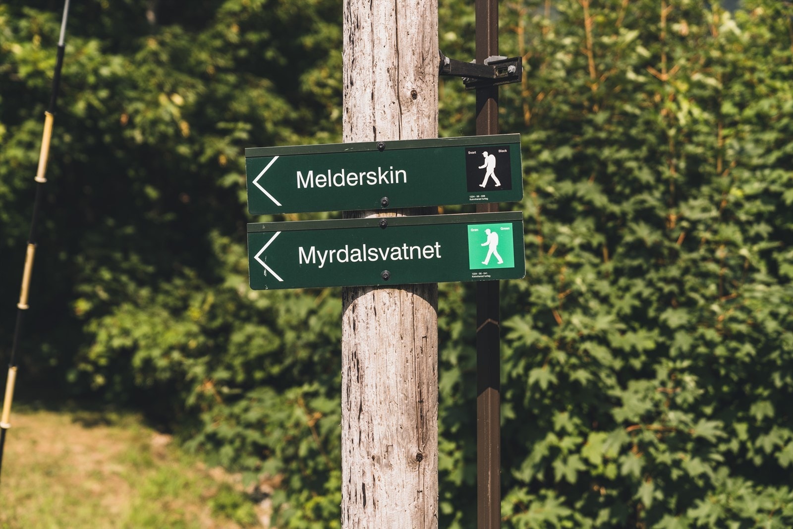 Melderskin vert ofte kalla "Dronninga blant Hordalandsfjella". Varden pa det flate topplata et er bygd av Norges geografiske oppma ling i 1913. Galleribilde