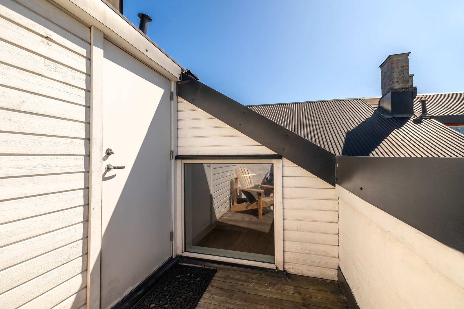 Takterrassen er sørvestvendt, her har du sol fra morgen til kveld . Galleribilde