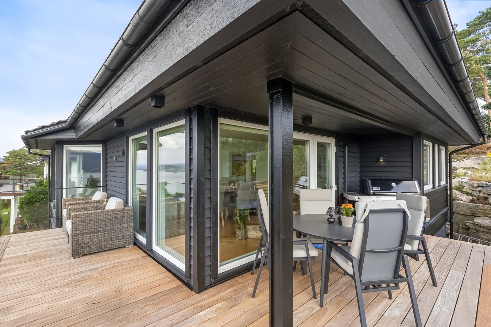 Terrassen utenfor stuen Galleribilde