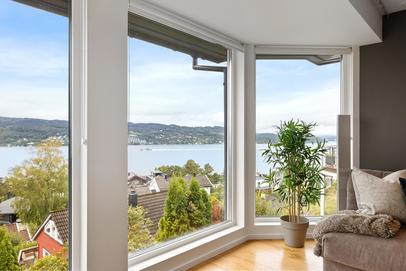 Flott fjordutsikt i alle vinkler Galleribilde