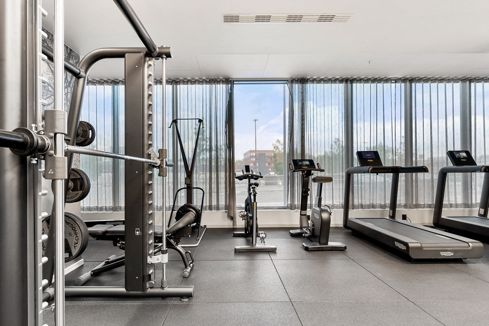 SELVAAG PLUSS - Velutstyrt treningsrom, åpent kl. 06-24. Kondis- og styrkeapparater fra Technogym. Galleribilde