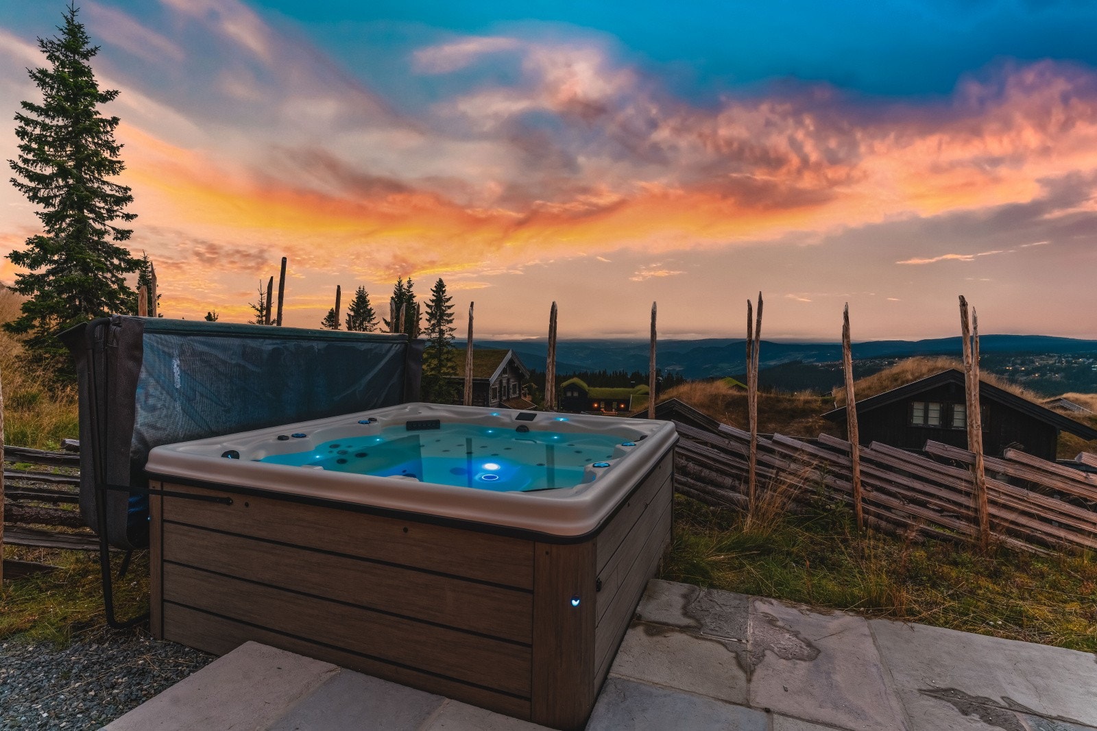 Meget flott utsikt fra jacuzzi og den store markterrassen Galleribilde