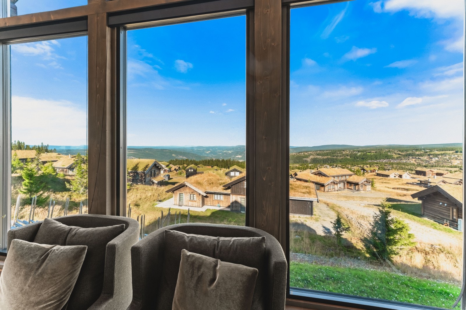 Fantastisk panoramautsikt mot Gudbrandsdalen og fjellheimen for øvrig Galleribilde