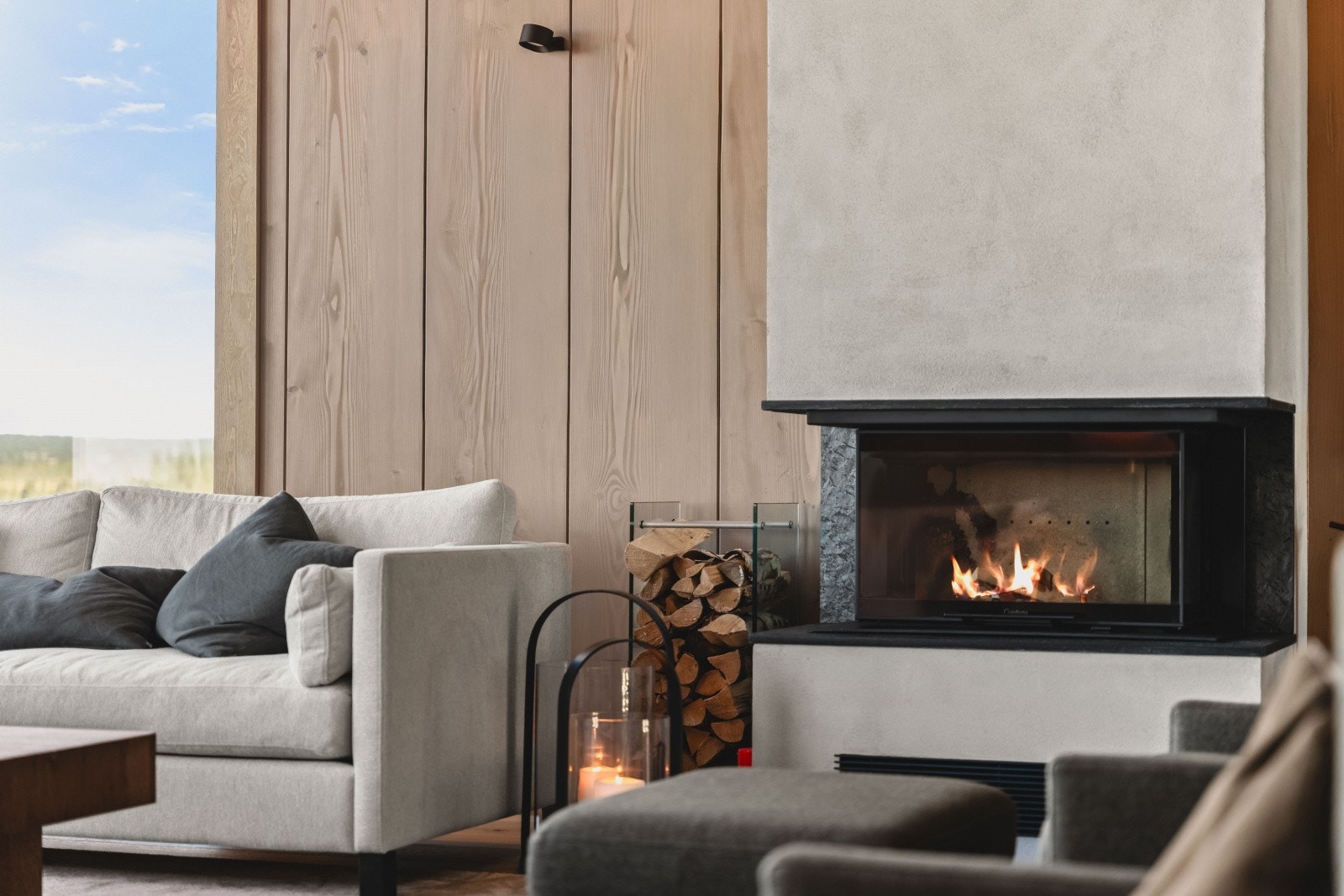 Hytta har påkostet interiørdesign fra Slettvoll og selges fullt møblert og klar til bruk! Galleribilde