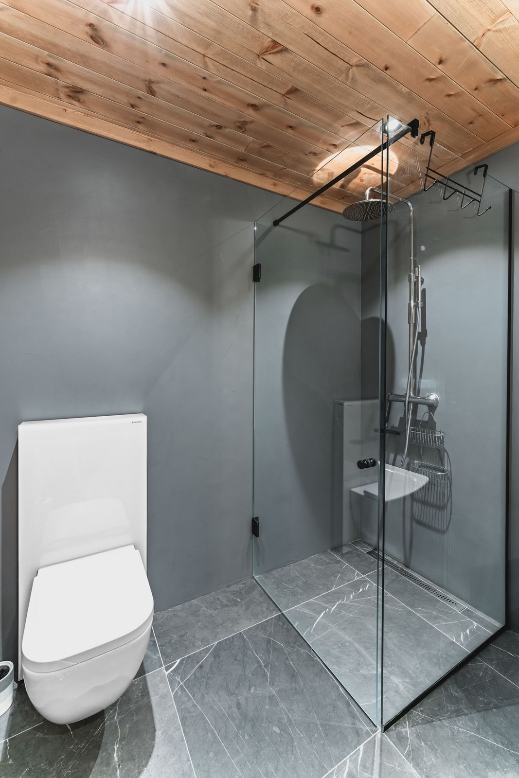 Bad nr. 2 med både badekar og dusj i kjeller/u.etg. Galleribilde