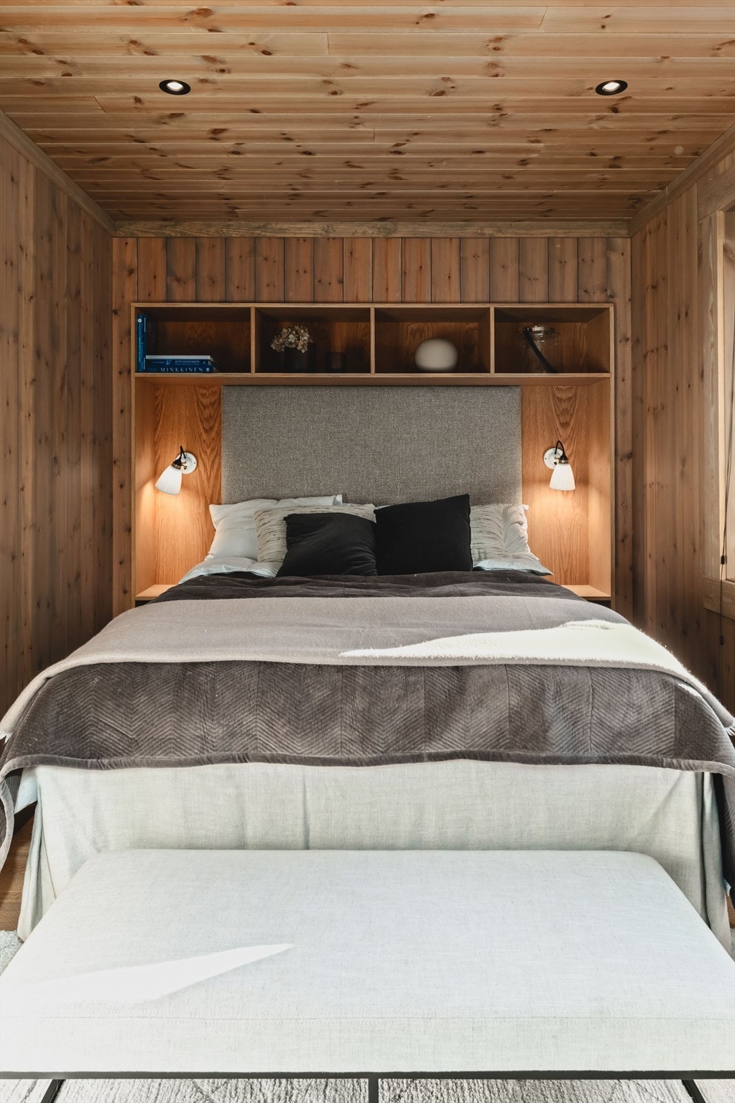 Soverom nr. 2 i hovedplanet - også dette rommet har eget bad en-suite Galleribilde