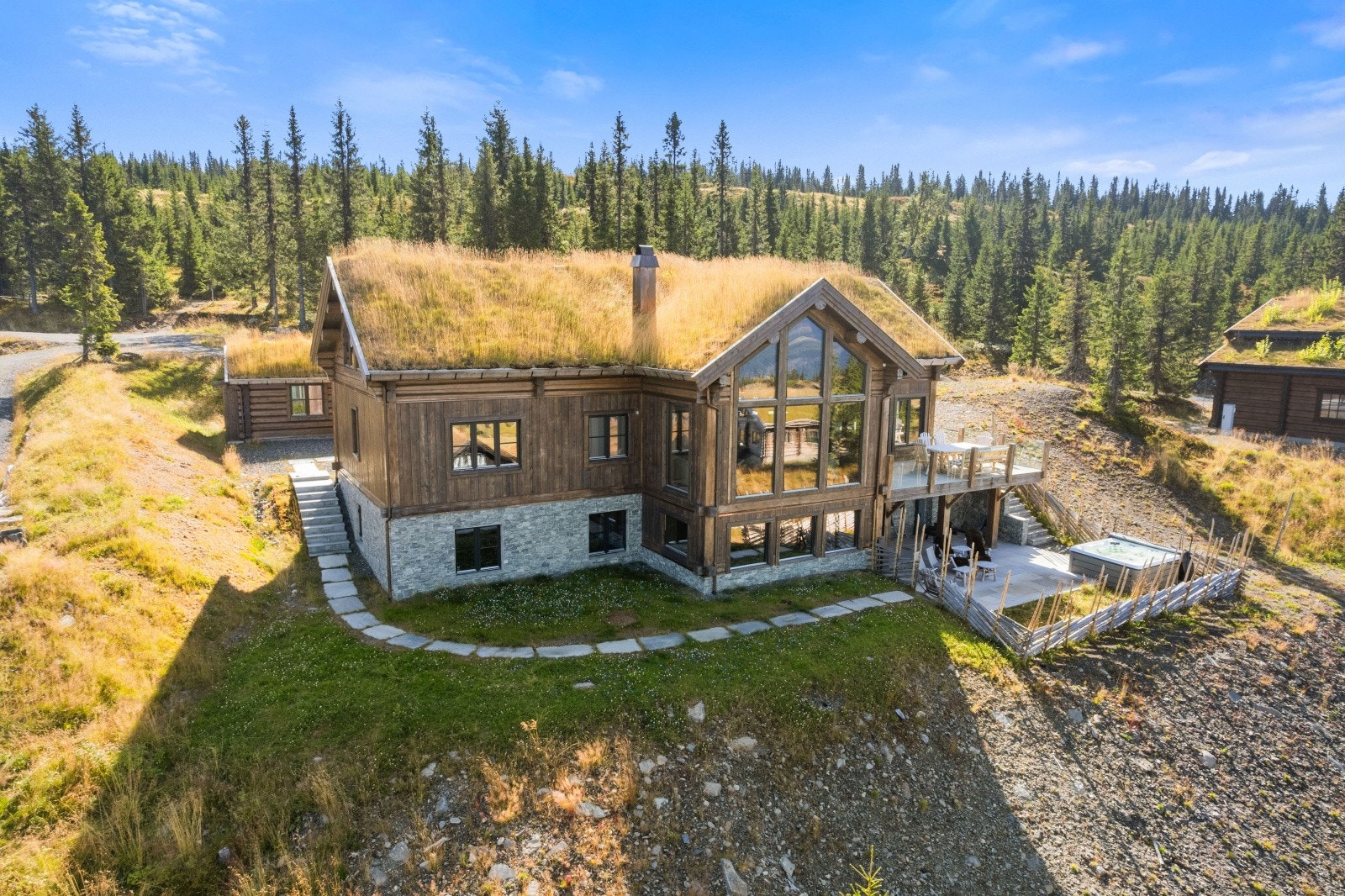 Super beliggenhet som en av de øverste utsikts-eiendommene i blindveien Kronrøysa - alpinløype og langrennsløype ett steinkast unna! Galleribilde