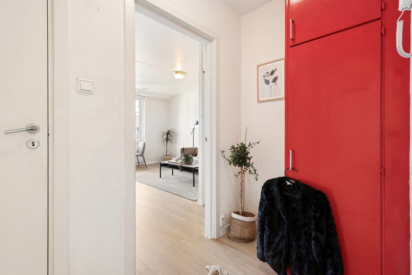 Her er det anledning for å ha garderobe- og opphengsløsninger. Galleribilde