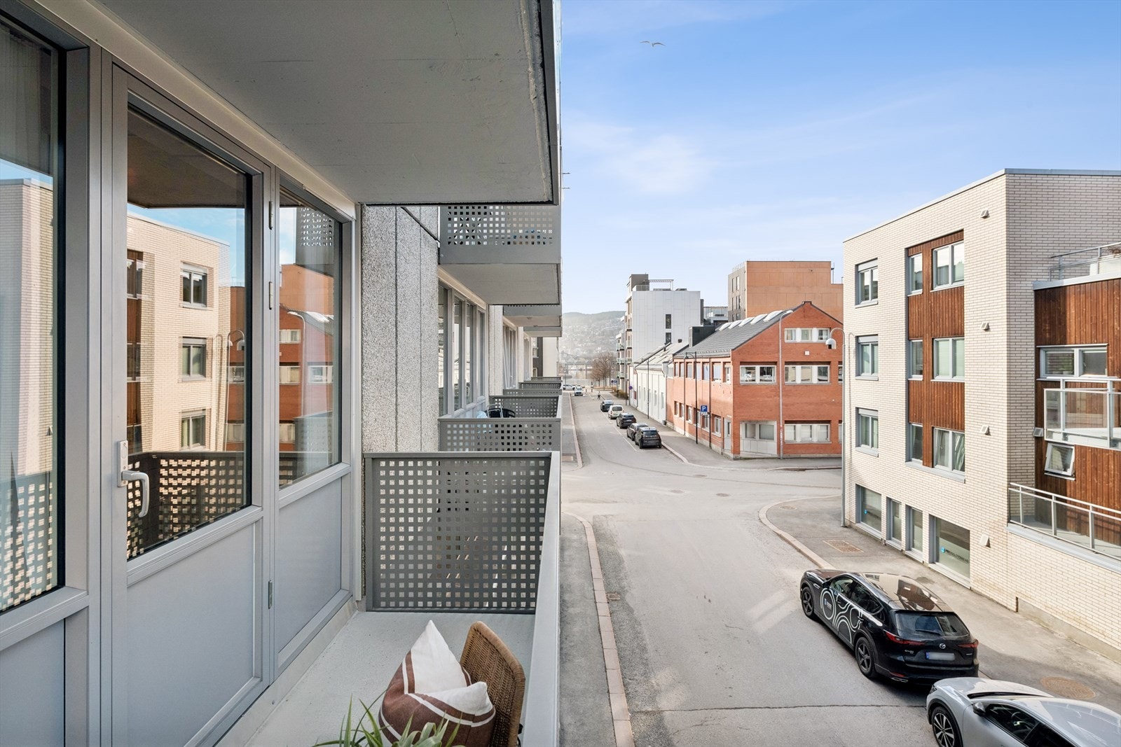 Fra stuen er det videre utgang til en flott overbygget balkong. Galleribilde