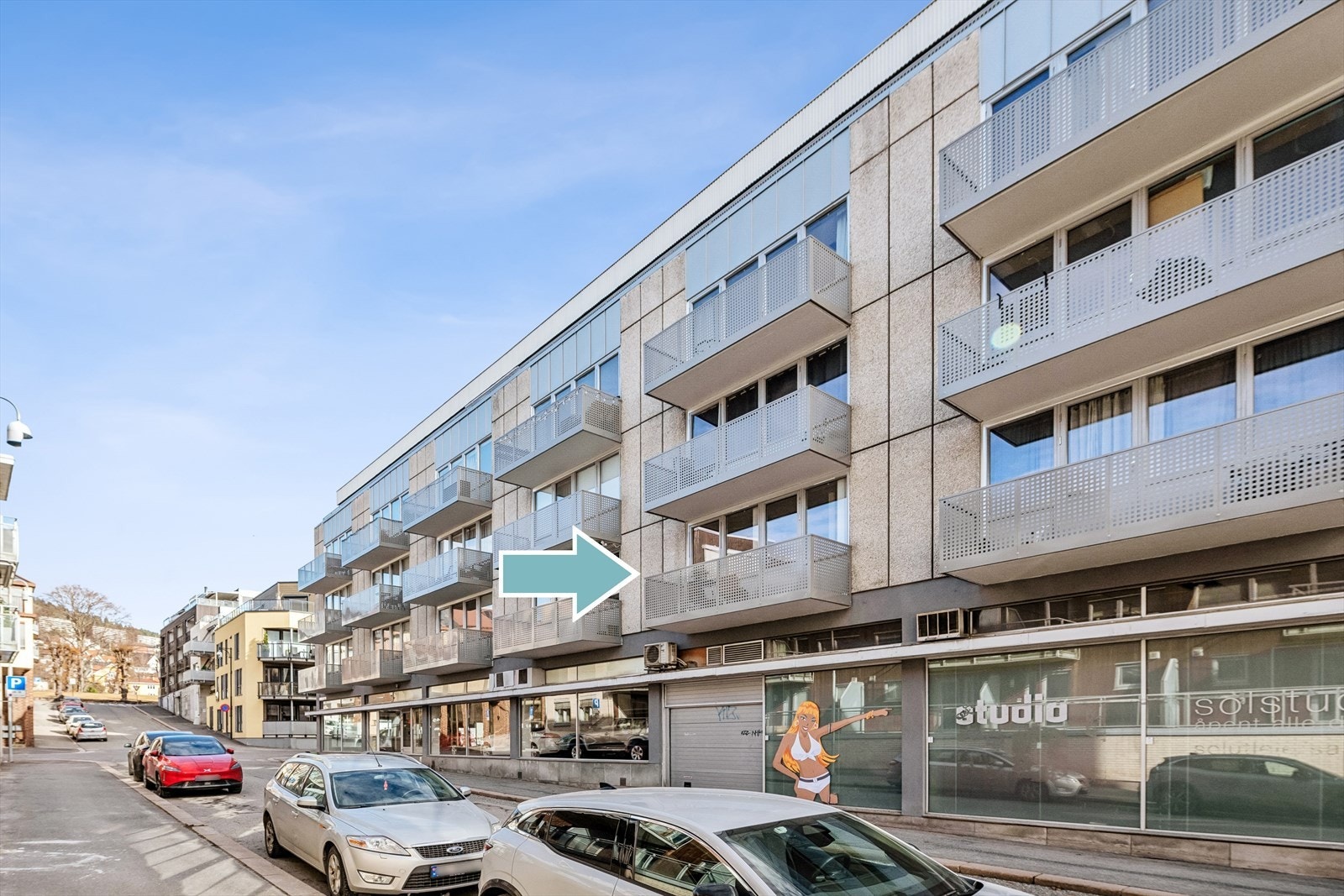 Leiligheten ligger i byggets andre etasje. Galleribilde