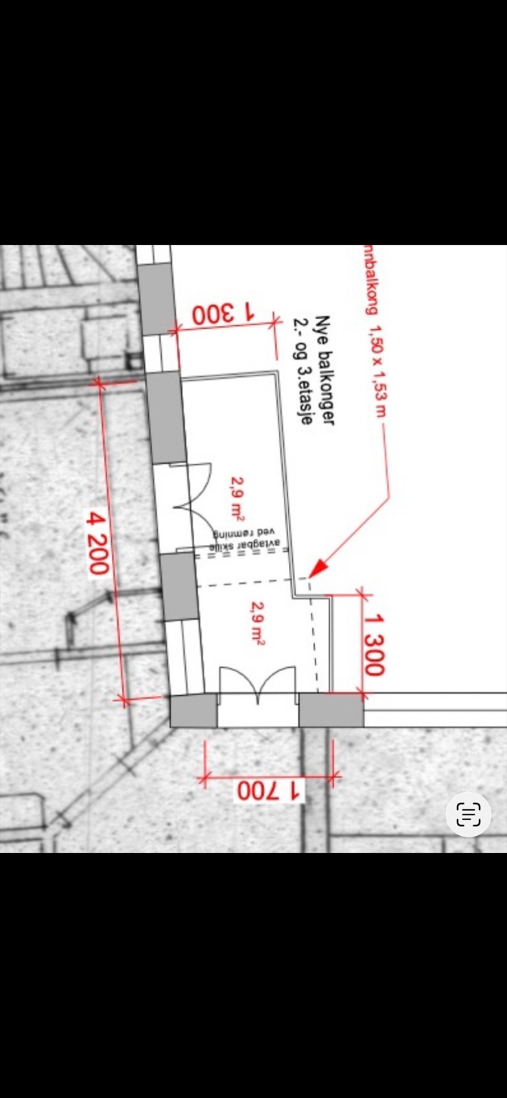 Totalt vil balkongen være på ca 5,8 kvm, hvor boligen som selges (Snr 11), skal ha krav på ca 2,9 kvm, det samme vil være gjeldende for den tilstøtende leiligheten. Det er ikke tiltenkt foreløpig mellom disse to enhetene at det skal settes opp skillevegg. Galleribilde