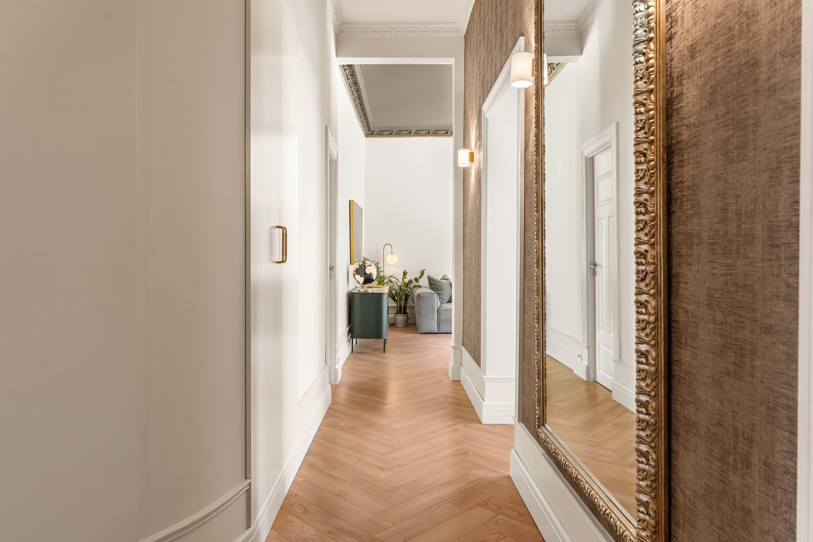 A-konto varme og varmtvann er inkludert i felleskostnadene. For øvrig har kilowatt forbruket holdt seg et moderat nivå på ca 5000 kWh/år. Dette er dog ikke et fasitsvar til ny kjøper, da dette er induviduelt fra husstand til husstand. Galleribilde