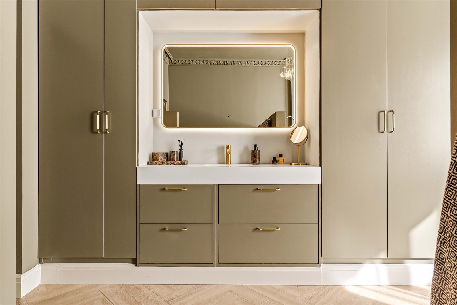 Speilet har integrert belysning med touch-funksjon. Galleribilde