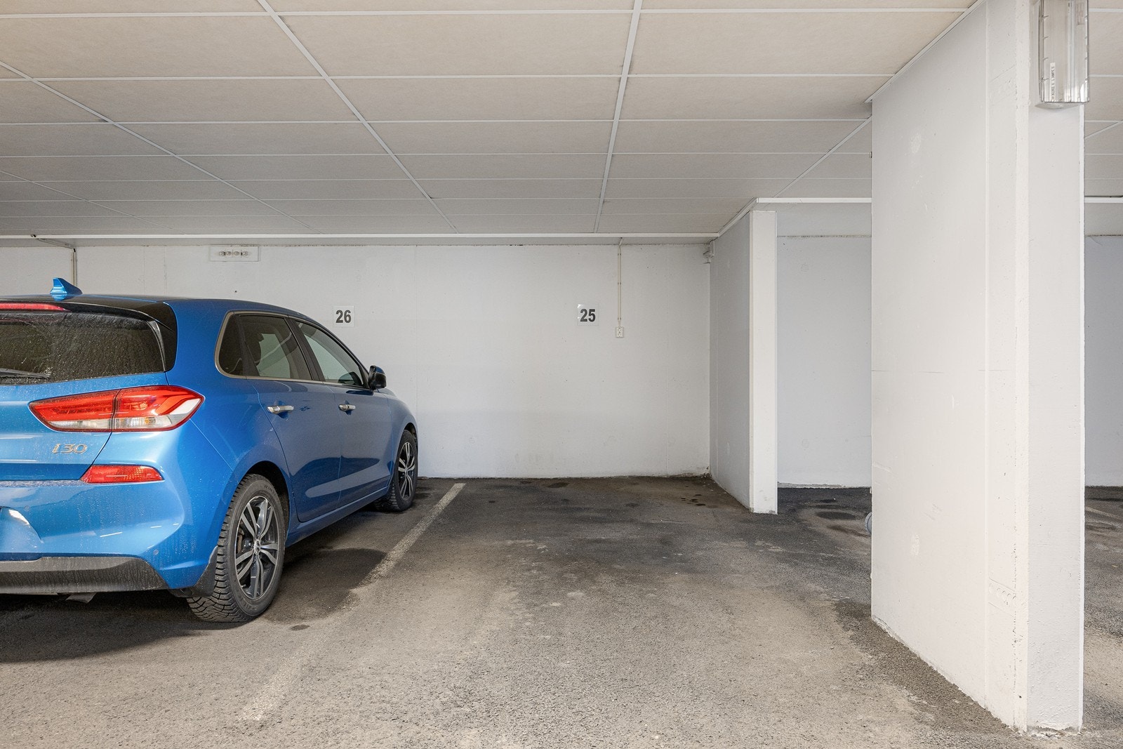 Leiligheten disponerer egen garasjeplass i den felles garasjekjelleren som har heisadkomst. Galleribilde