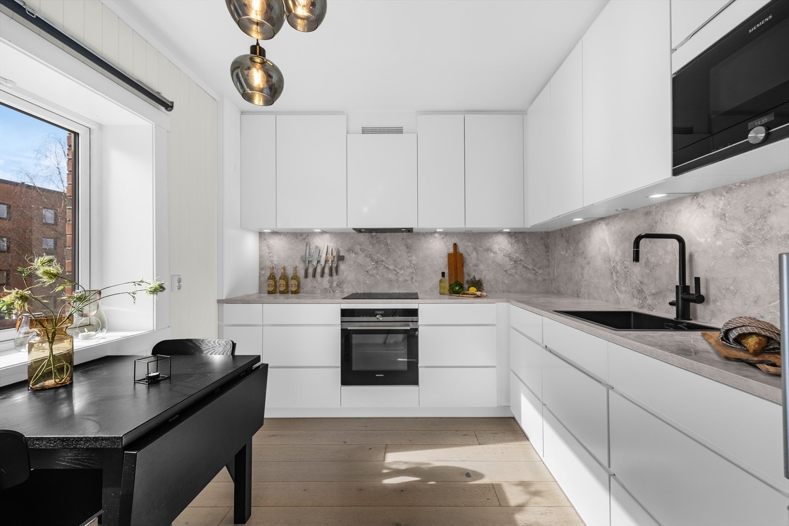 Kjøkken fra Kvik montert i 2023, hvitevarer medfølger salget. Galleribilde