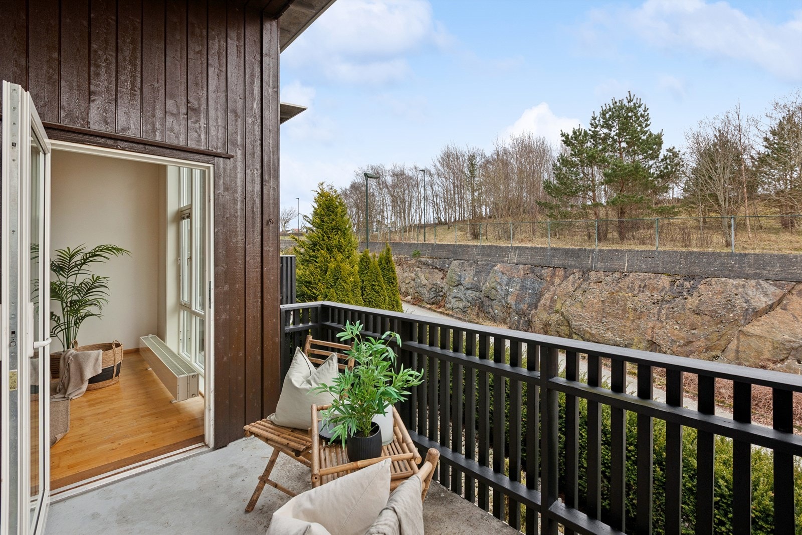 Fra stuen er det utgang til en koselig balkong som kan nytes store deler av året. Galleribilde