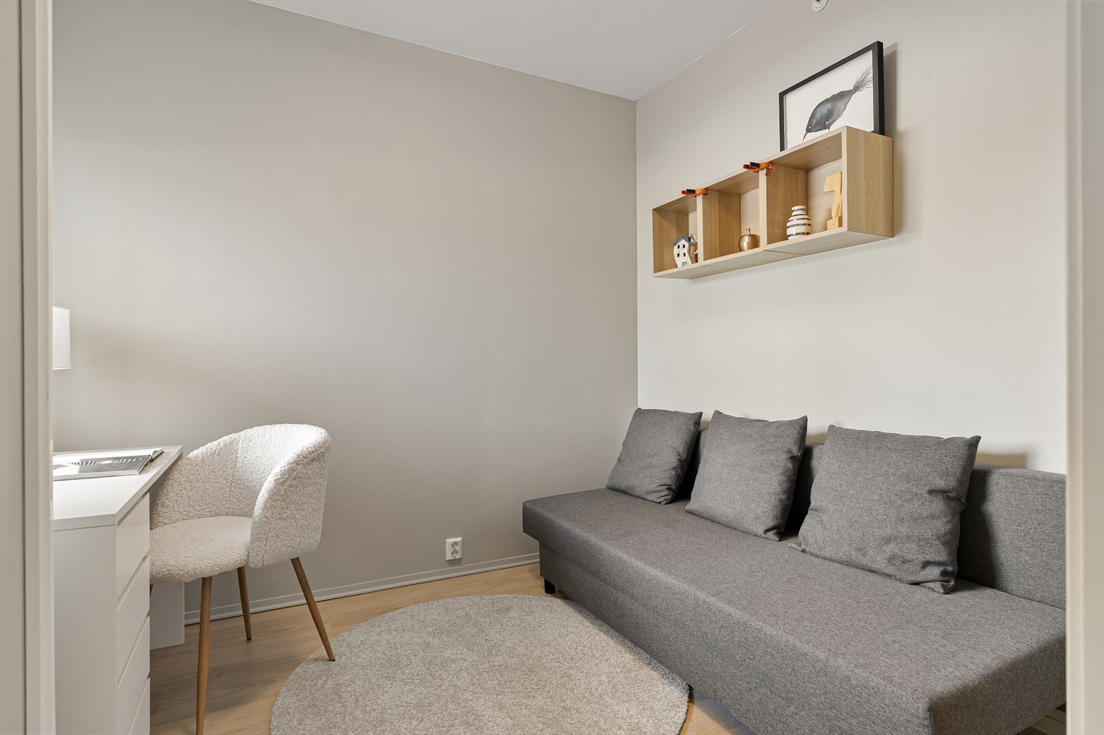 Soverom nummer to har et areal på 7 m², og kan egne seg godt som gjesterom, hjemmekontor eller barnerom. Galleribilde