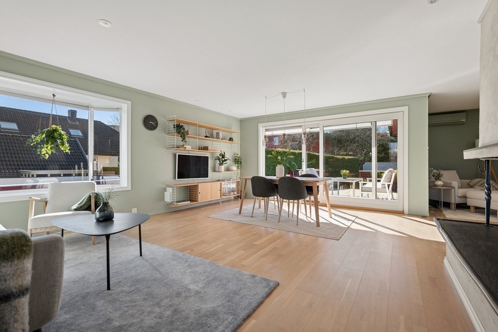 Her får du en lekker og moderne bolig med gjennomgående tidsriktige fargevalg og lyse tregulv. Galleribilde