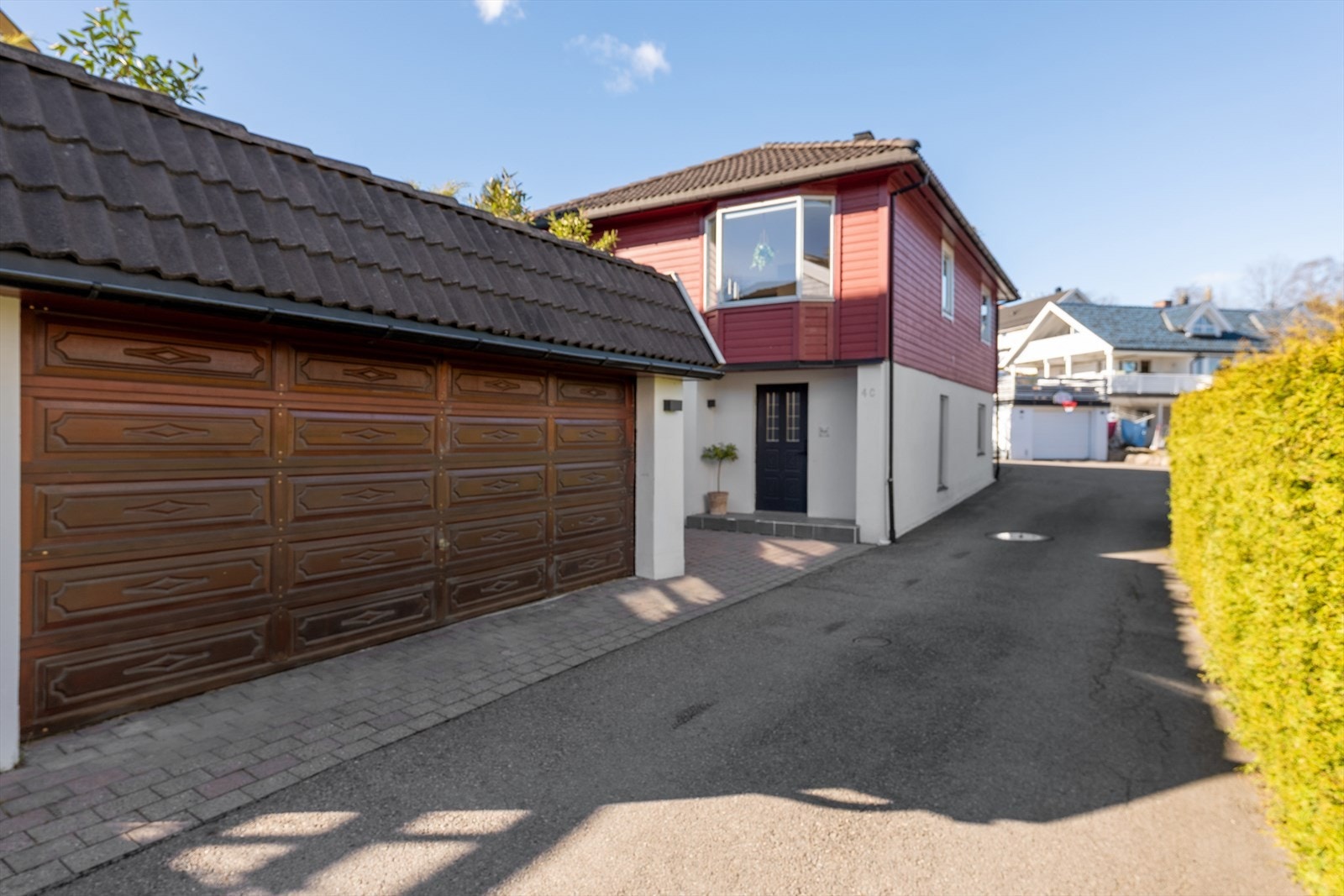 Dobbelgarasje med El-lader. Galleribilde