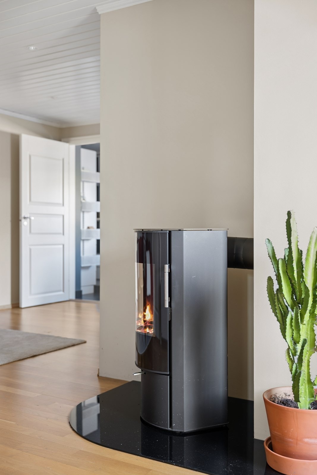 Vedovnen tilfører både varme og stemning - perfekt for rolige kvelder gjennom året. Galleribilde