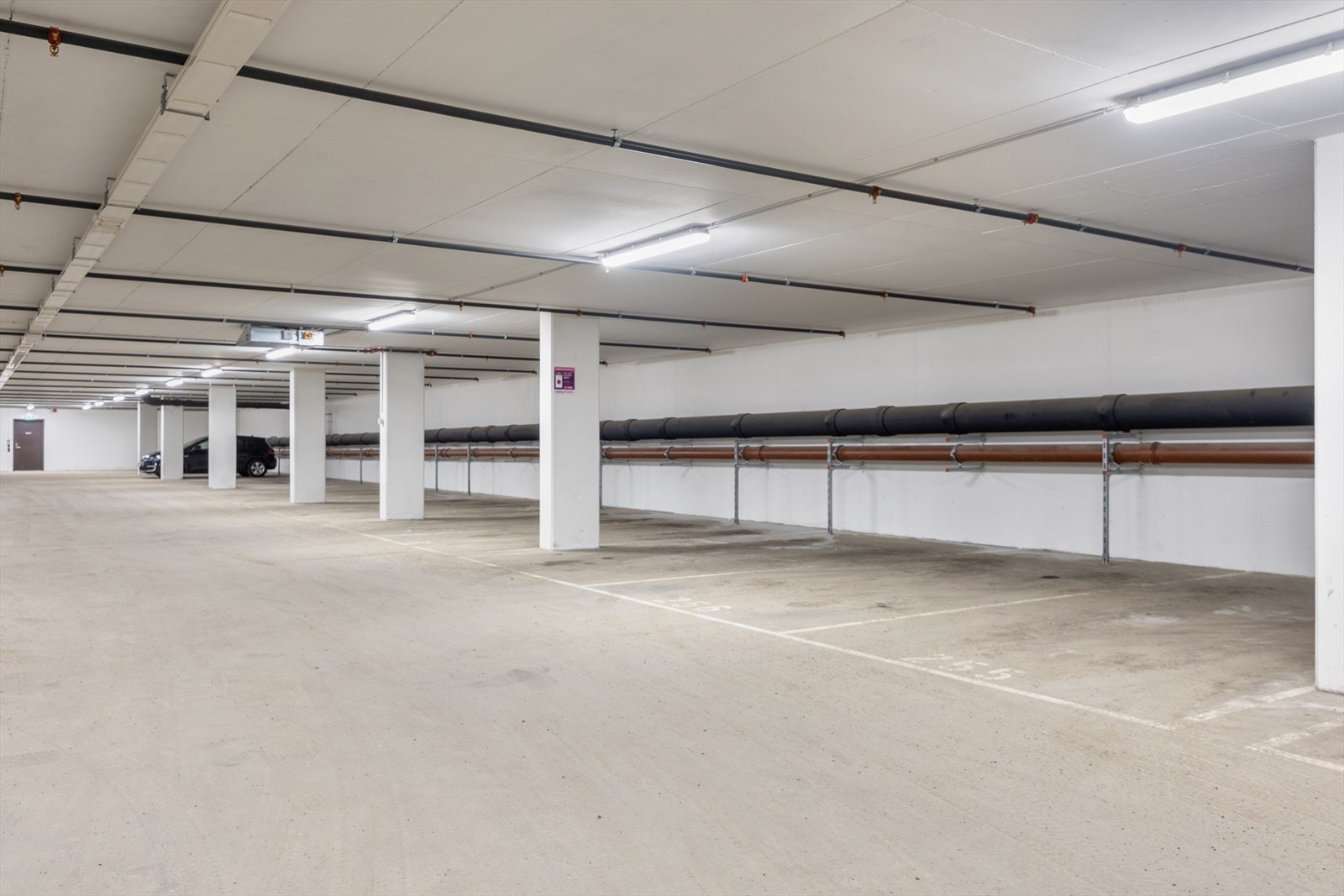 Garasjeplass med lader medfølger - plass nr. 190 Galleribilde