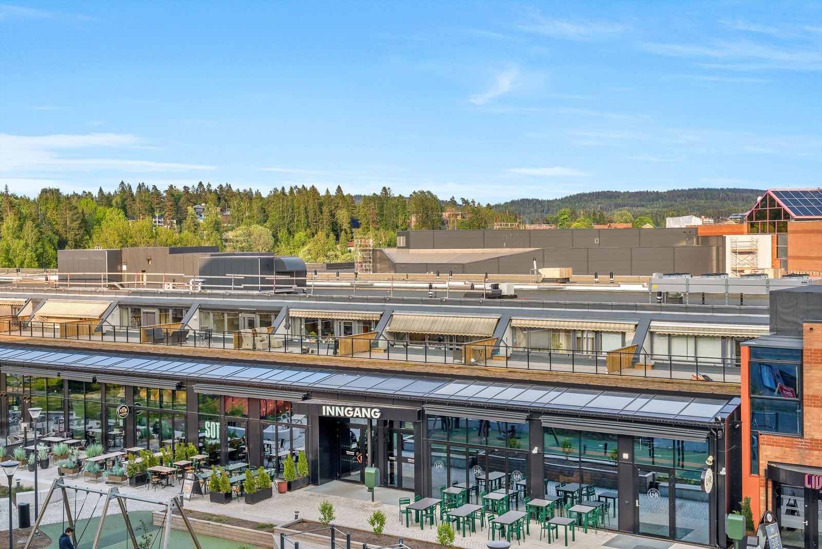 Triaden byr på flere restauranter og uteservering Galleribilde