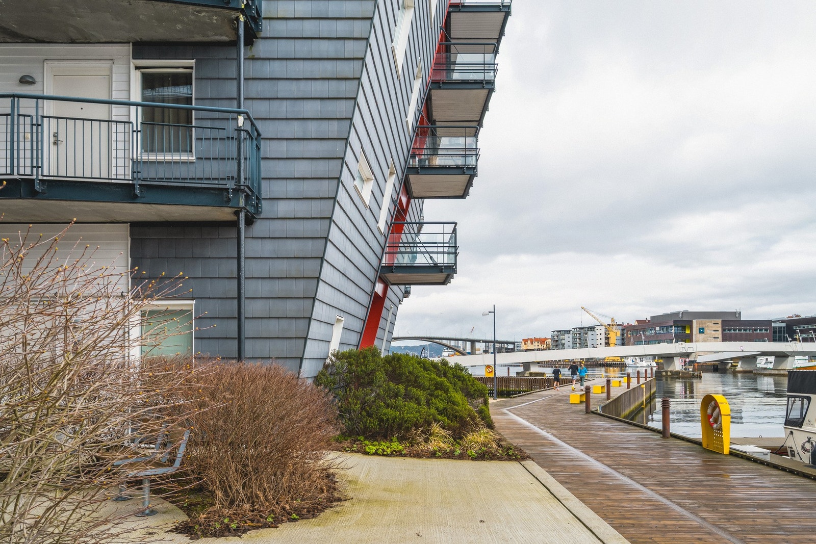 Her bor en med gangavstand til Bergen sentrum, og umiddelbar nærhet til alt en måtte trenge i hverdagen. Galleribilde