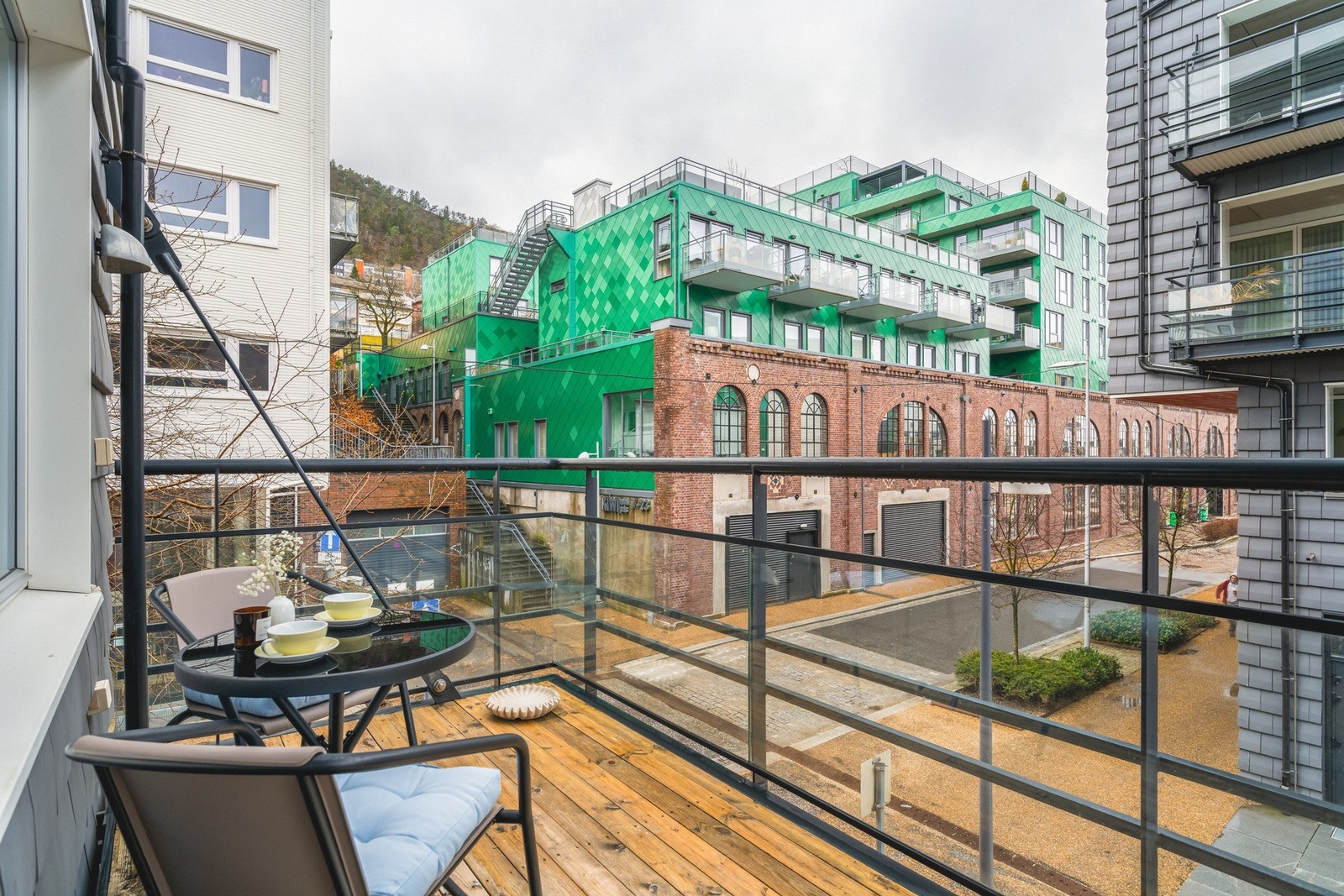 Balkongen kan innredes med koselig sittegruppe og beplantning. Galleribilde