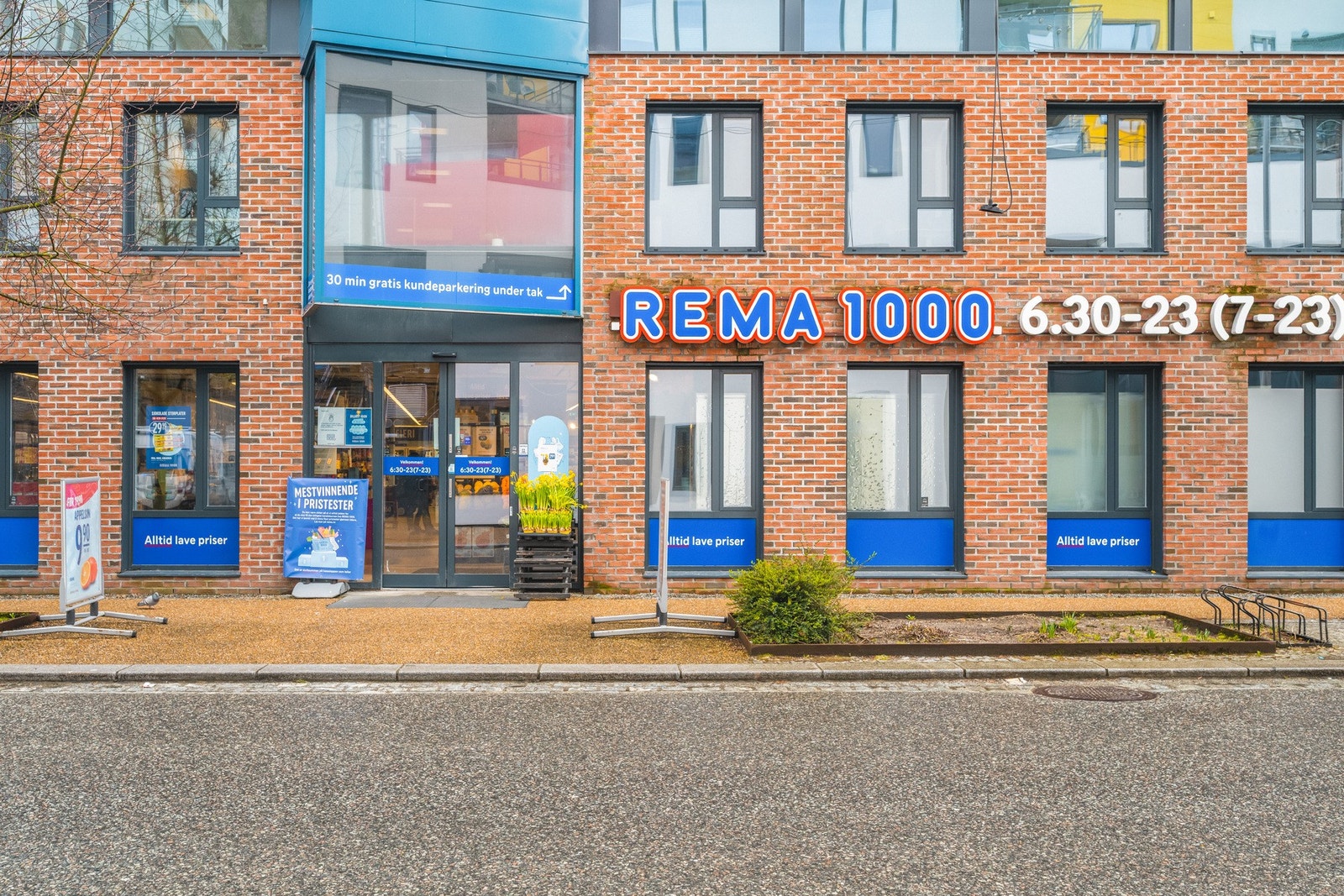 Rema 1000 er også i nærområdet. Galleribilde