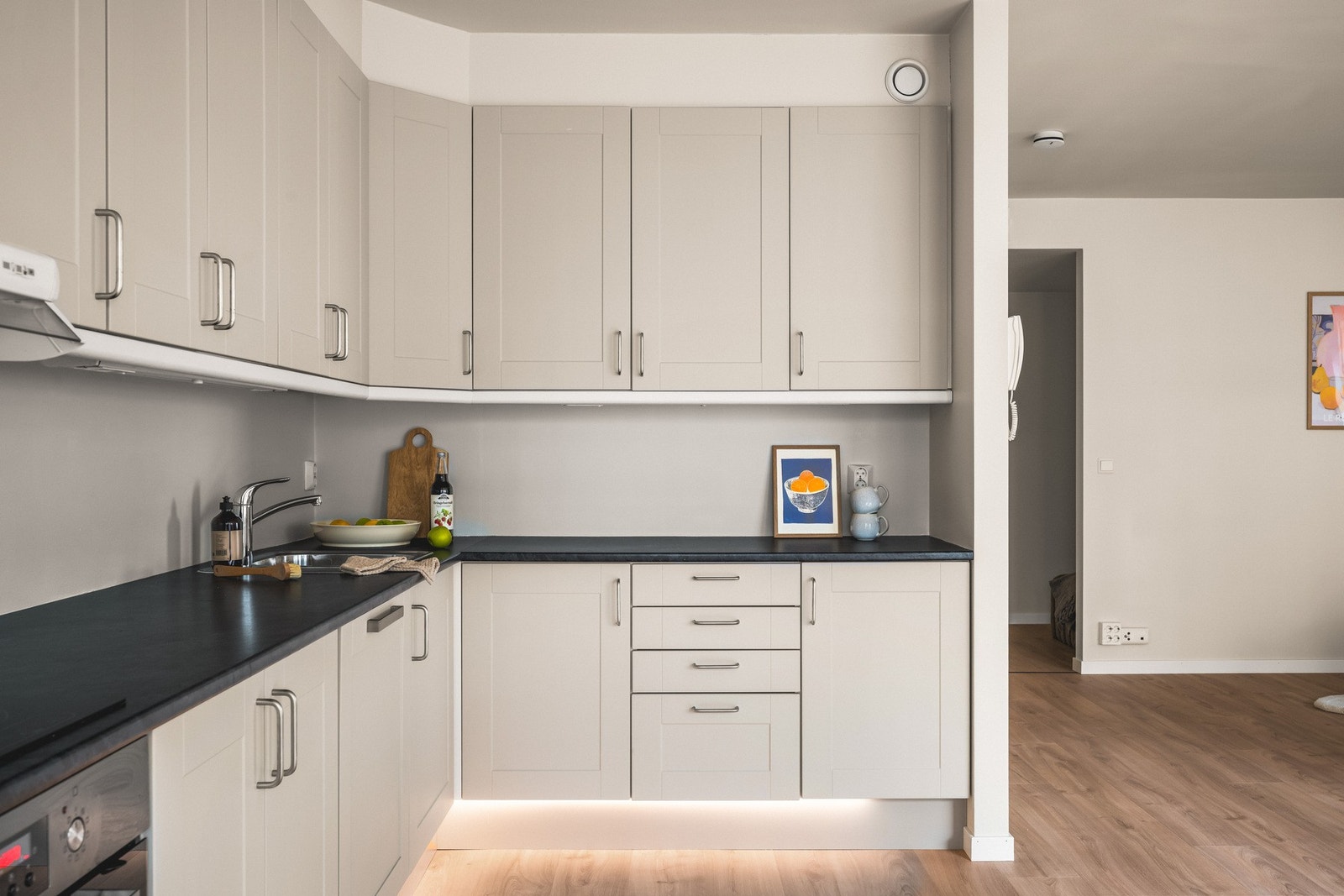 Kjøleskapet (kombiskap) ble skiftet i 2026. Galleribilde