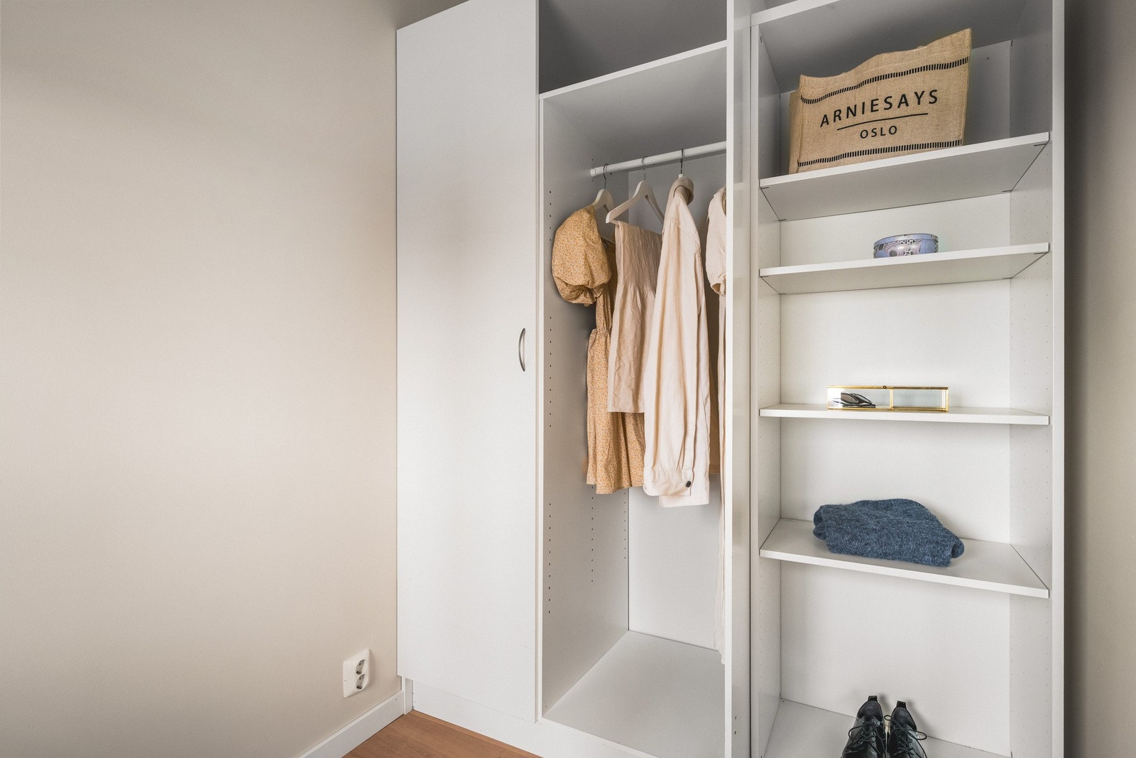 Perfekt for oppbevaring av klær og annet du måtte ønske. Galleribilde