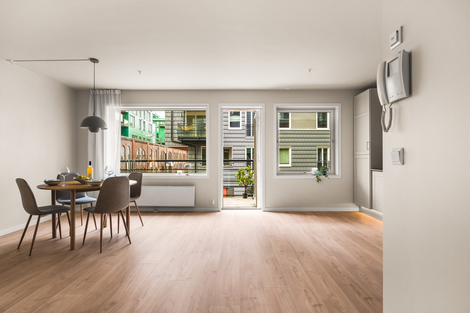 Det er lagt et pent laminatgulv i 2026. Galleribilde