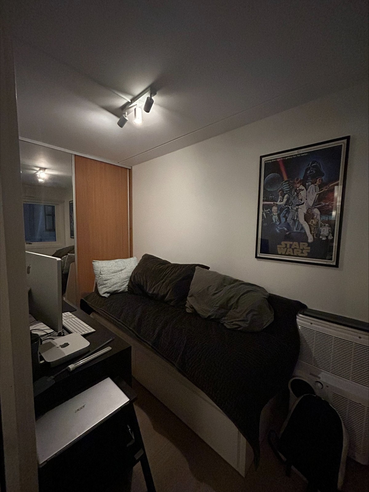 Soverom 2 har også en romslig skyvedørsgarderobe. Galleribilde