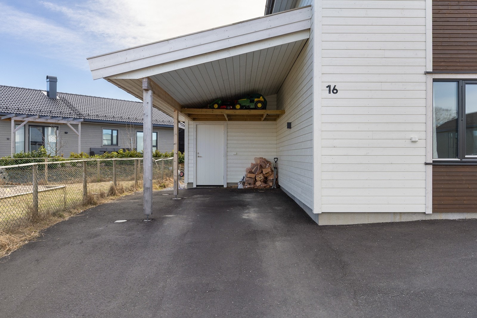 Carport med bod Galleribilde