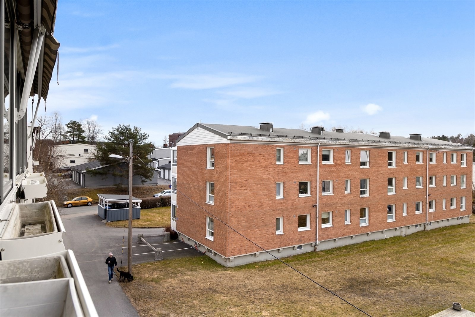 Utsyn mot grøntareal. Galleribilde