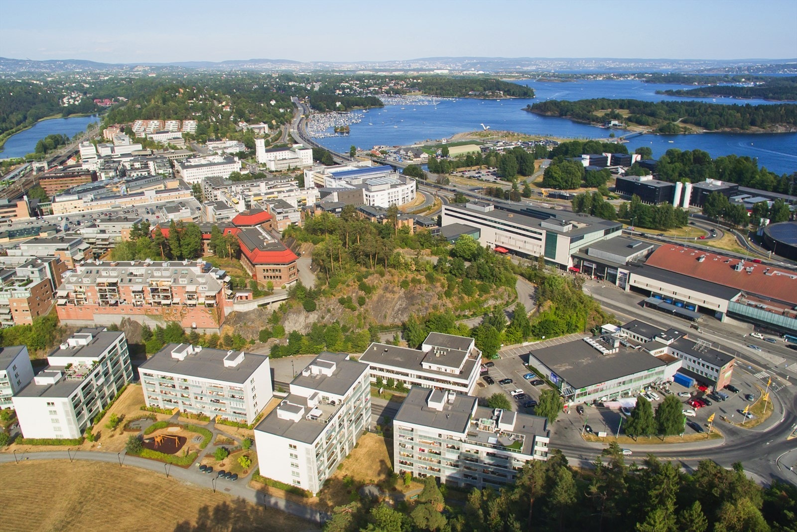 Et veldrevet og ryddig boligsameie i grønne, frodige omgivelser midt i Sandvika sentrum Galleribilde