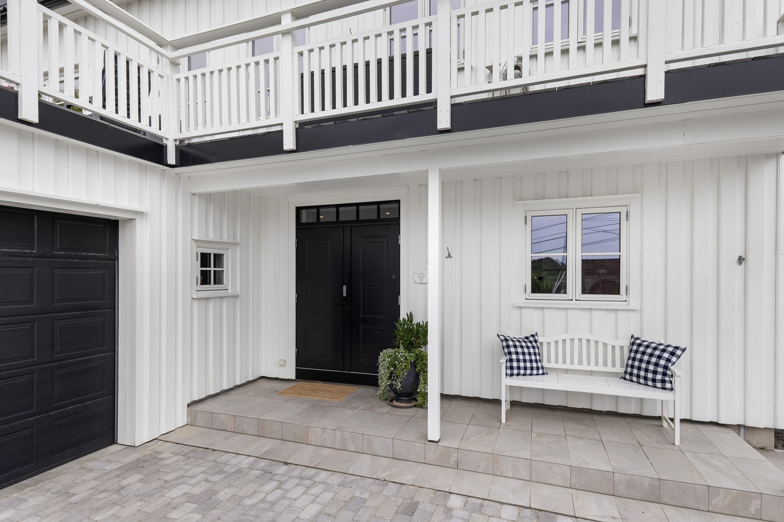 Inngangsparti med overbygg Galleribilde