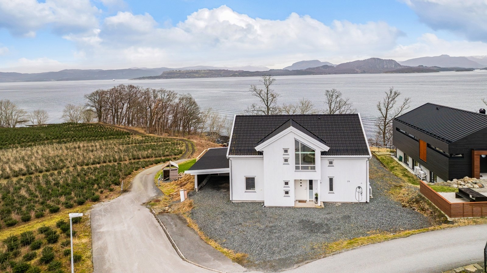 Elisabeth Solås Marwoll v/ DNB Eiendom har gleden av å presentere Øvre Hauskjeneset 25! Galleribilde