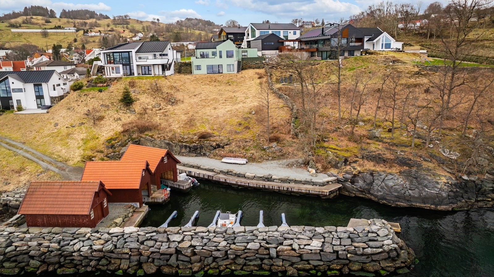 Nedenfor boligen er det mulig å leie båtplass2 Galleribilde