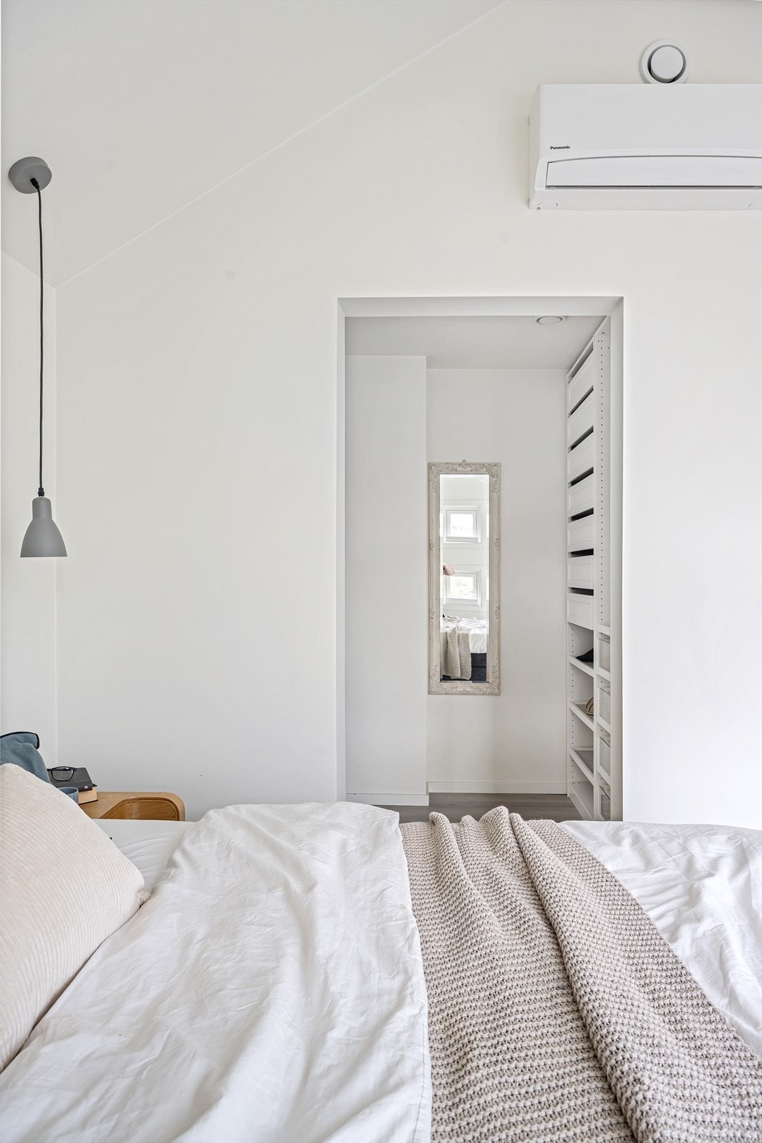 Direkte inngang til walk-in-closet Galleribilde