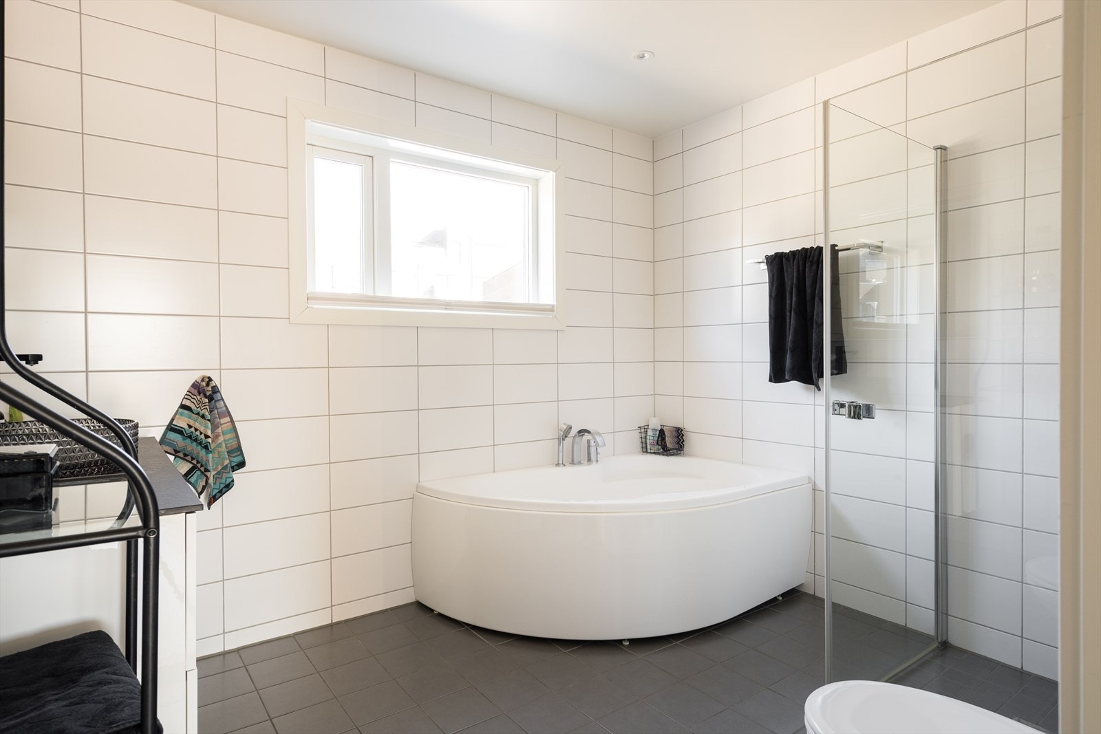 I tillegg til dusj er det også et badekar. Galleribilde